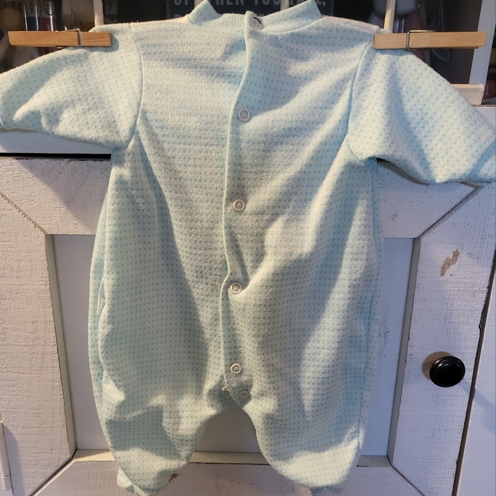 Vtg Little Me infant Onsie/Outfit with Front Embroidery sz 0-11lbs - Picture 2 of 2